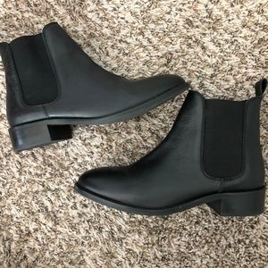 ASOS Chelsea Boots in Black